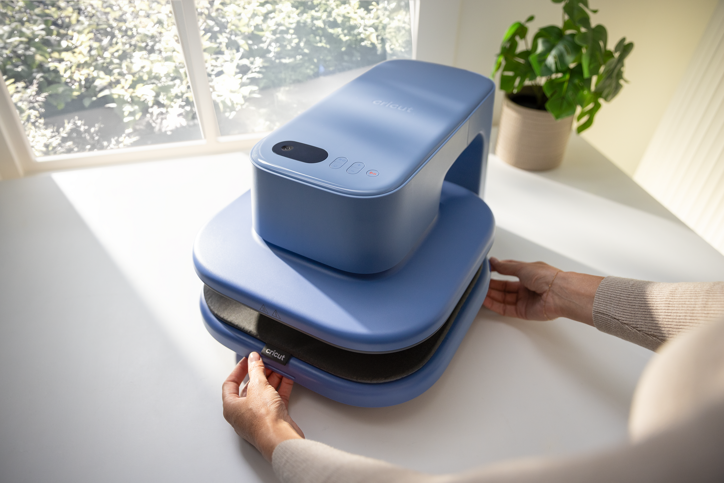 Cricut AutoPress 2 LT – automatický termolis