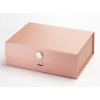 A4 hluboká růžově zlatá dárková krabička s ozdobným uzávěrem