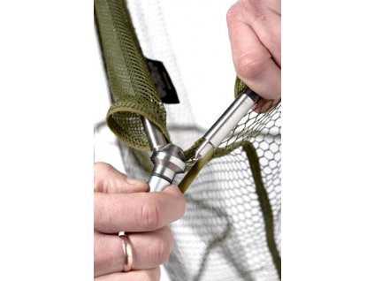 Trakker Products Podběrák - EQ CARBON LANDING NET + Sleva 10% za registraci