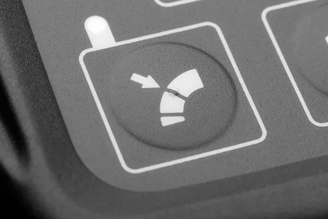 Regulace otáček motoru