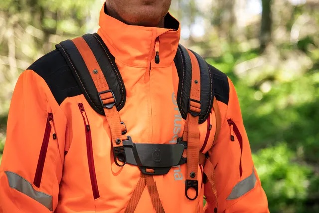 Kapsy na ramenu pro extra vycpávku