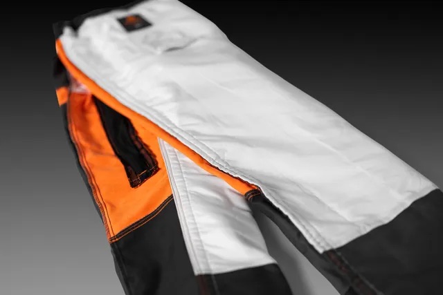 Zcela zakrytá protipořezová vložka