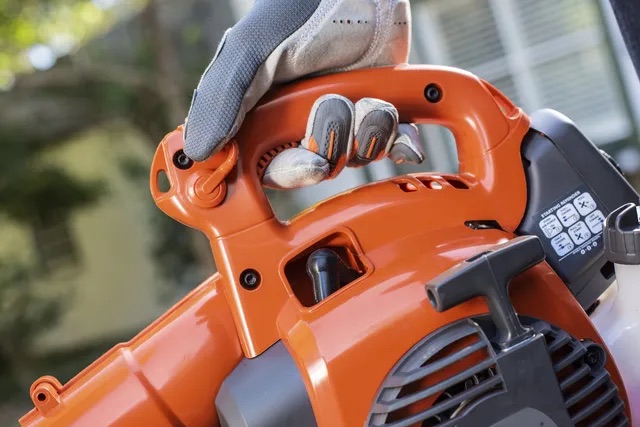 Nastavení otáček motoru