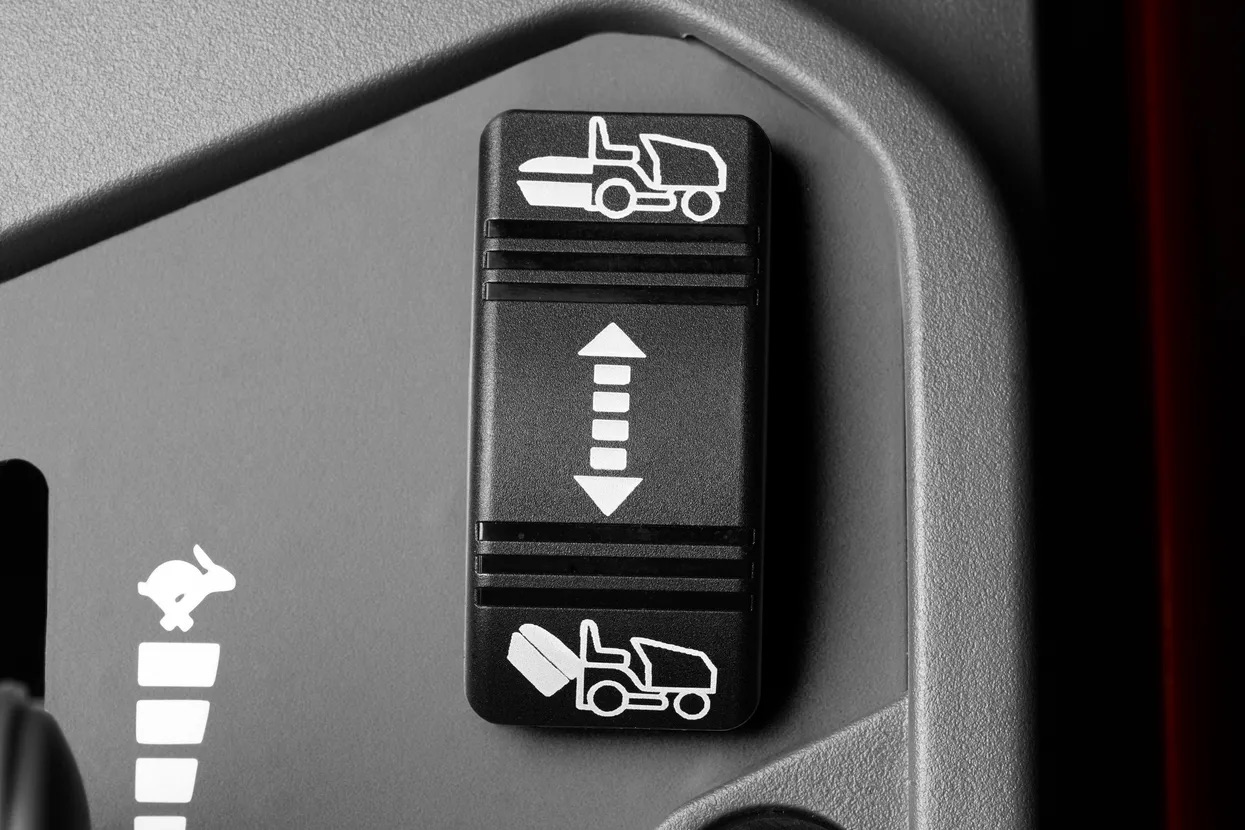 Vyprázdnění sběrného koše ze sedadla řidiče