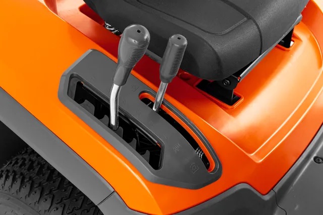 Pákové nastavení výšky sečení