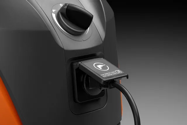 sitova-zasuvka-s-auto-spustenim-vypnutim