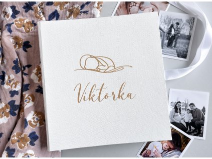 Bílé album s miminkem a jménem, zlatý potisk, album pro miminko O tobě, vzpomínková kniha miminka