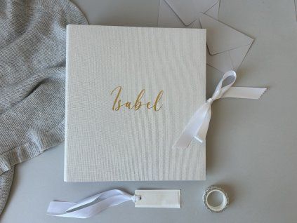 Bílé album pro miminko Isabel