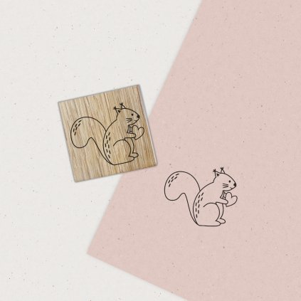 drevene razitko veverka formace