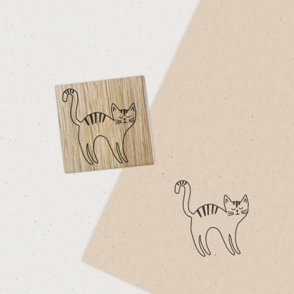 drevene razitko s kockou formace