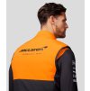 McLaren F1 2024 týmová hybridní unisex vesta 09