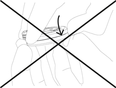 4. Netlačte pritom na hornú časť krytu