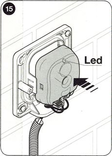 10. Osaďte pripojenú elektroniku fotobuniek do tela fotobuniek a priveďte elektrickú energiu. Preveďte fázu vyhodnotenia pripojených zariadení na riadiacej jednotke pohonu.