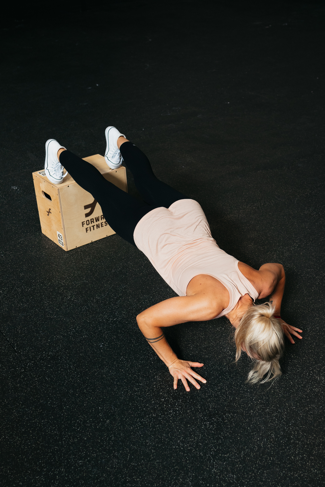 Cviky na ramená pre ženy - kľuky na vyvýšenej platforme