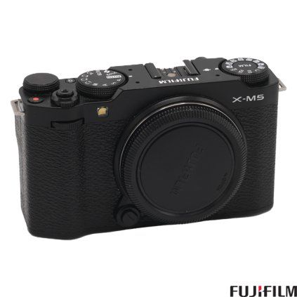 FUJIFILM X-M5