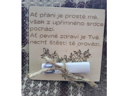 Dřevěné přáníčko s textem k narozeninám