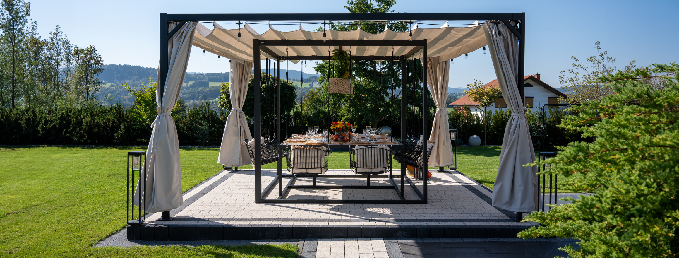 Hojdačka v záhrade