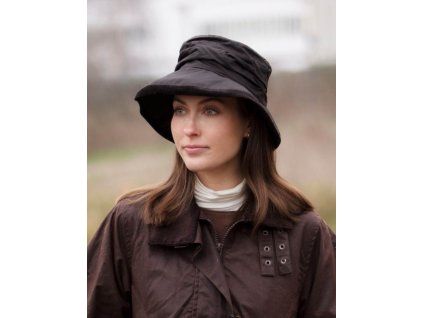 diana hat brown model