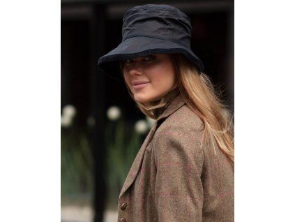 diana hat beige model