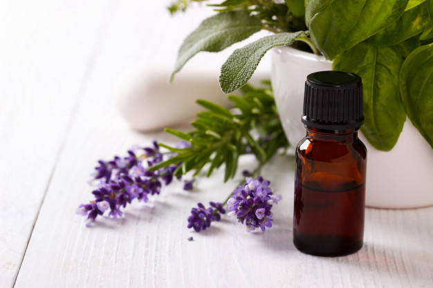 essential-oil-lavender-flowers_67618-526