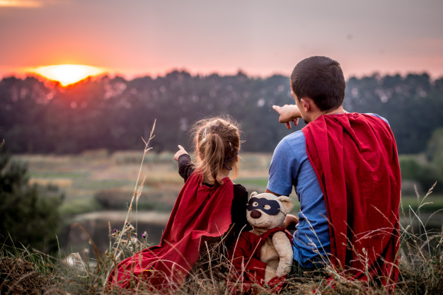 little-girl-with-dad-dressed-super-heroes-happy-loving-family_169016-1717