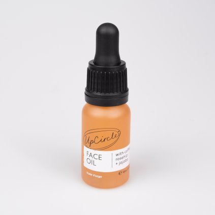 WhiteBackground FaceOilTravel LR