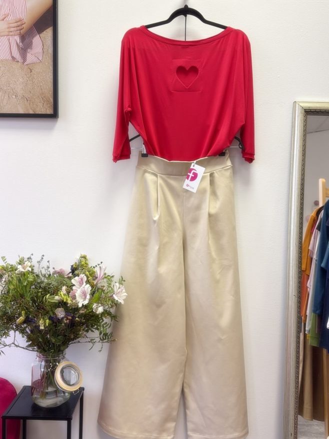 🧡 Úterní selfii dnes máme za sebou a pomalu bude u konce i úterý. Děkuji všem za návštevy v atelieru. Kromě atelieru jsme...