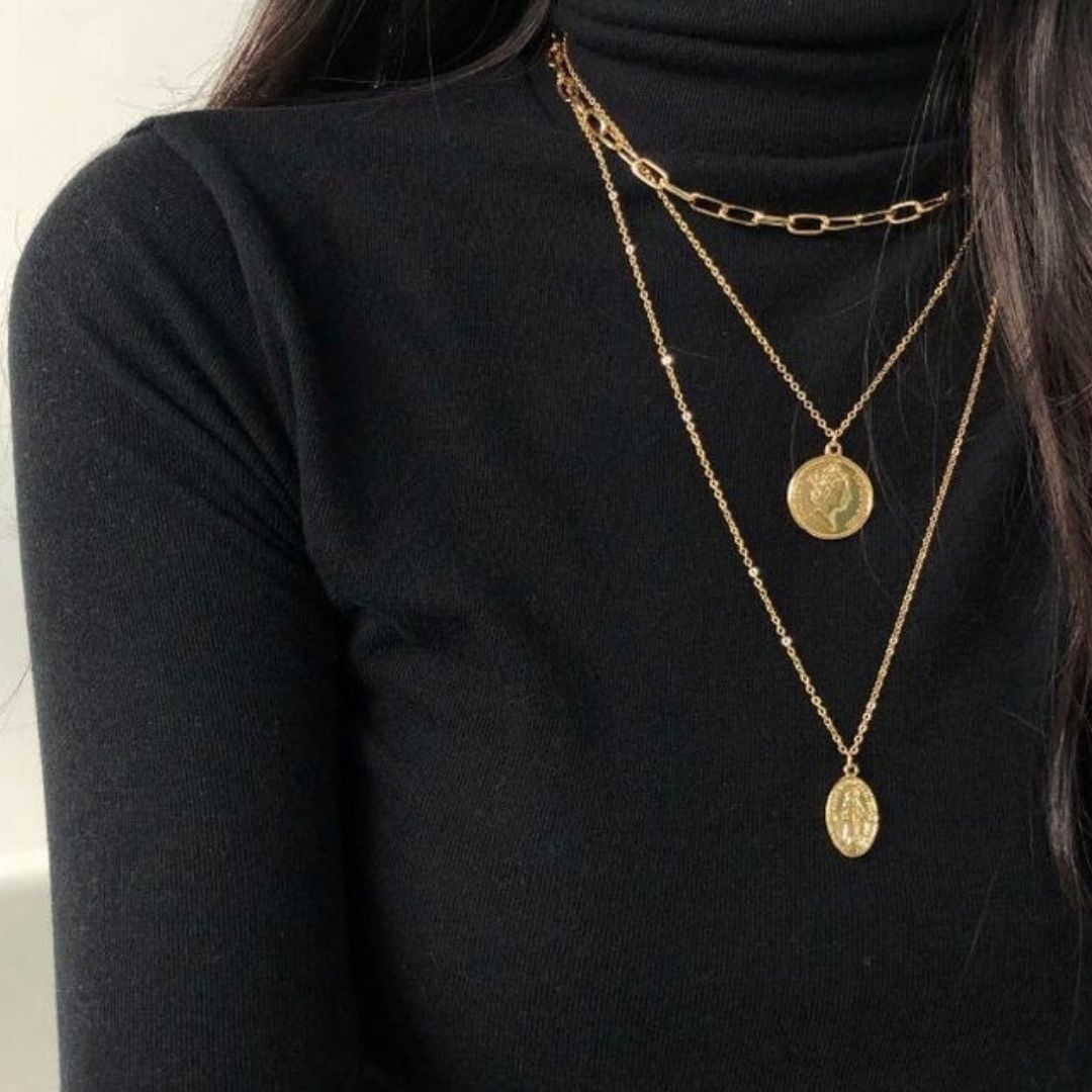 Šperky a podzimní outfity - Jak kombinovat šperky se svetrem nebo rolákem?