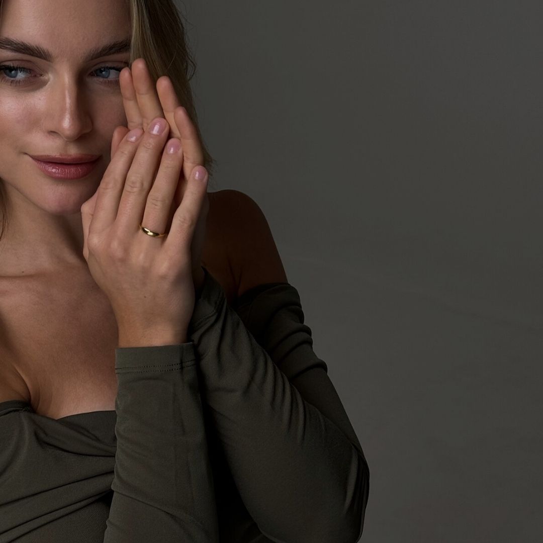 Minimalistické šperky do práce: elegantně a nenápadně