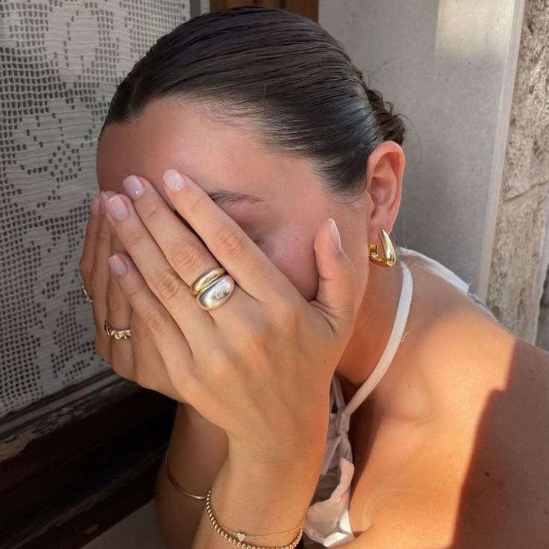 Minimalistické šperky: Jak dosáhnout elegance s jednoduchostí