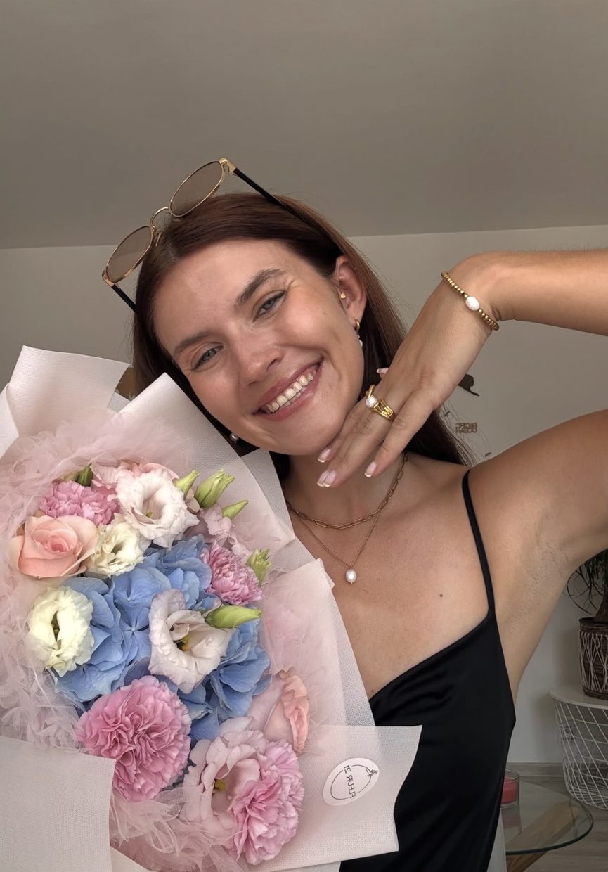 Denisa Ryndová s kyticí