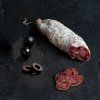saucisson aux olives noires coupe