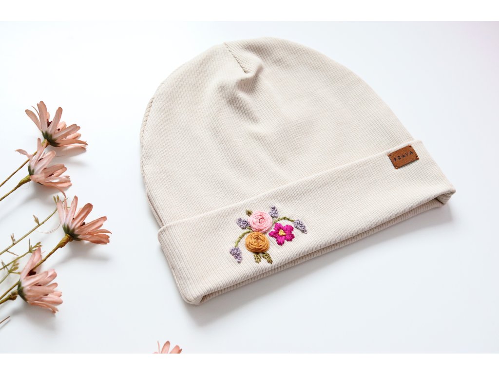 Jarní čepice krémová
