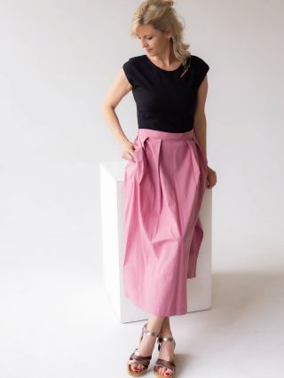 Novinky na které čekáte 💐 Letní šaty, které se tváří jako tričko a sukně - a přitom je to jeden kousek. Vzdušné, lehké, s...