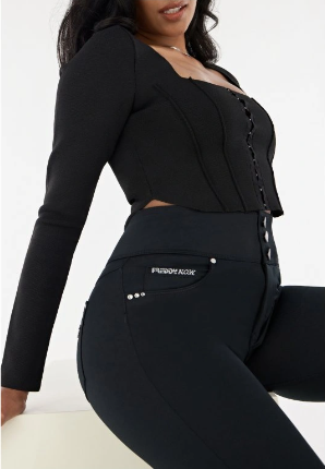 Kalhoty podle typu postavy: Zjistěte, které vám sednou nejlépe!