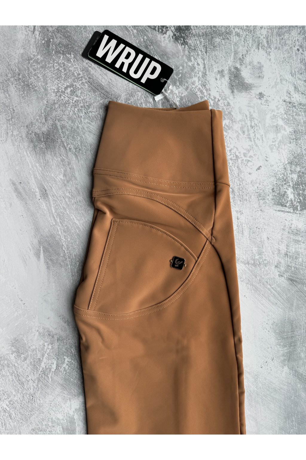 FW24 Kolekce - Freddy WR.UP kalhoty v hořčicové barvě, vysoký pas, postranní zip, zvonové nohavice