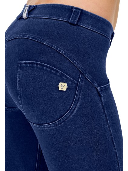 Freddy kalhoty WR.UP ® v džínově tmavě modré, modrý šev, normální pas,  superskinny, 7/8 délka, denim žerzej