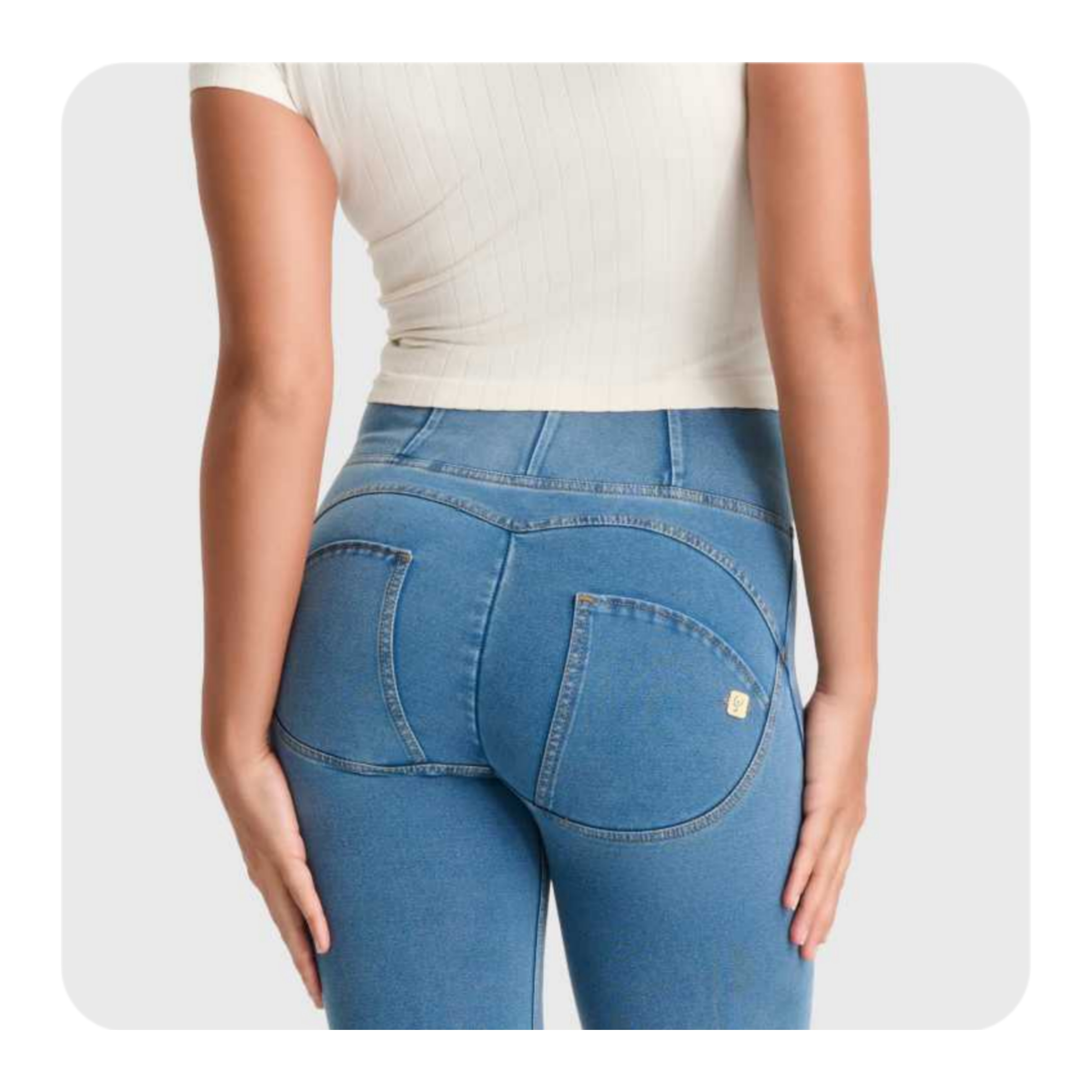 pantaloni cu talie înaltă