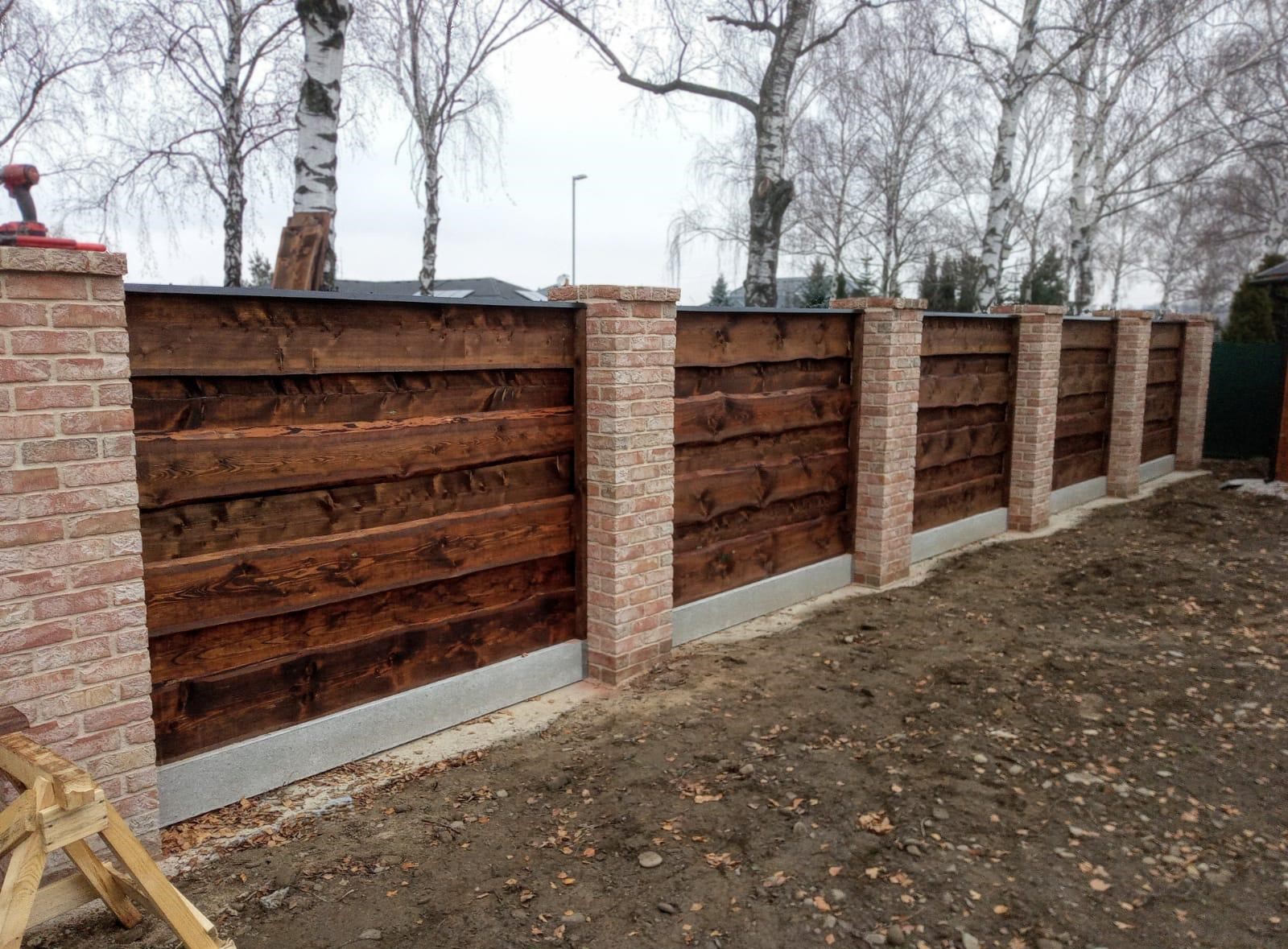 Fošnové výplně mezi zděný plot