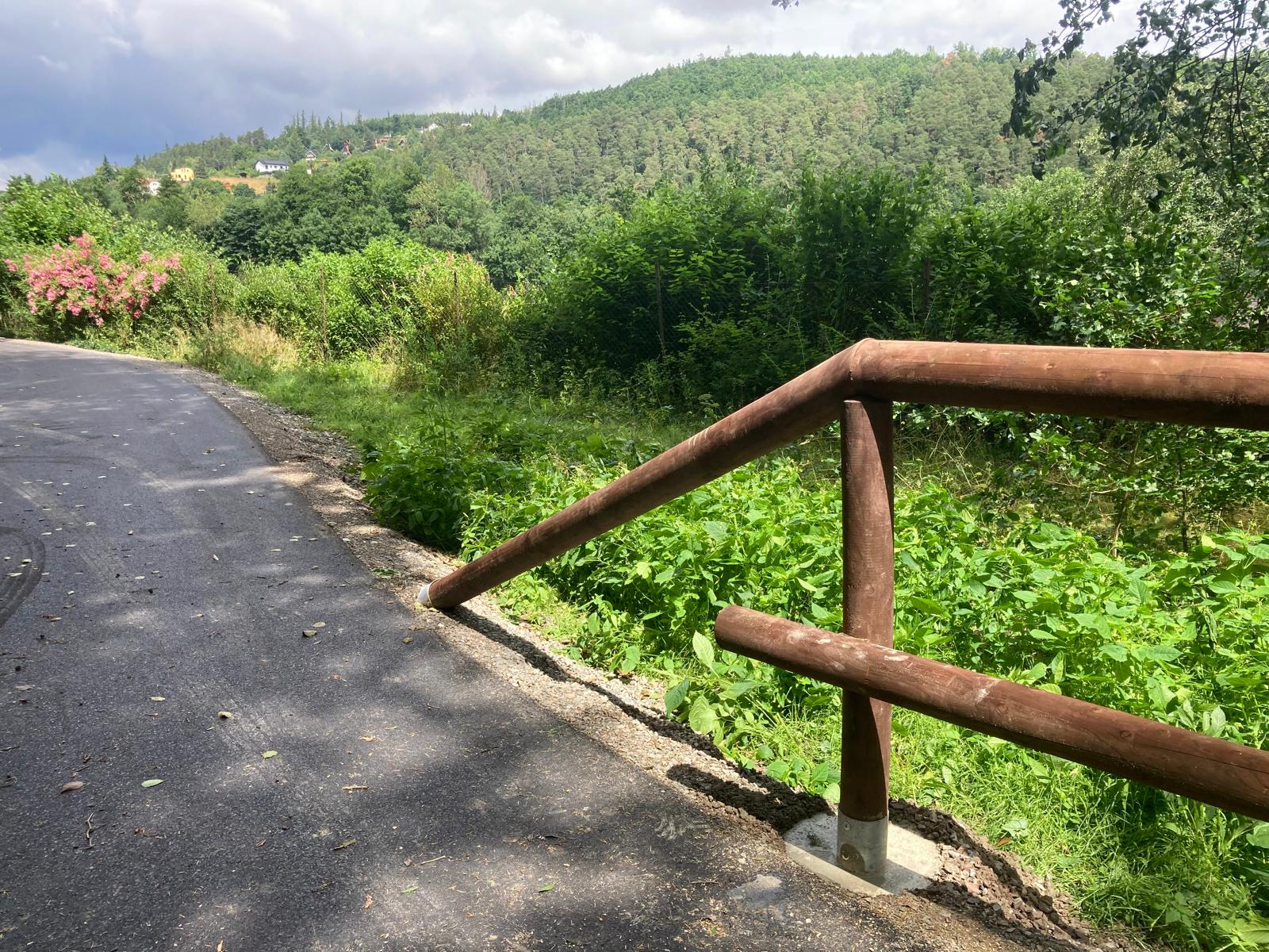 Zábradlí kolem cyklostezky