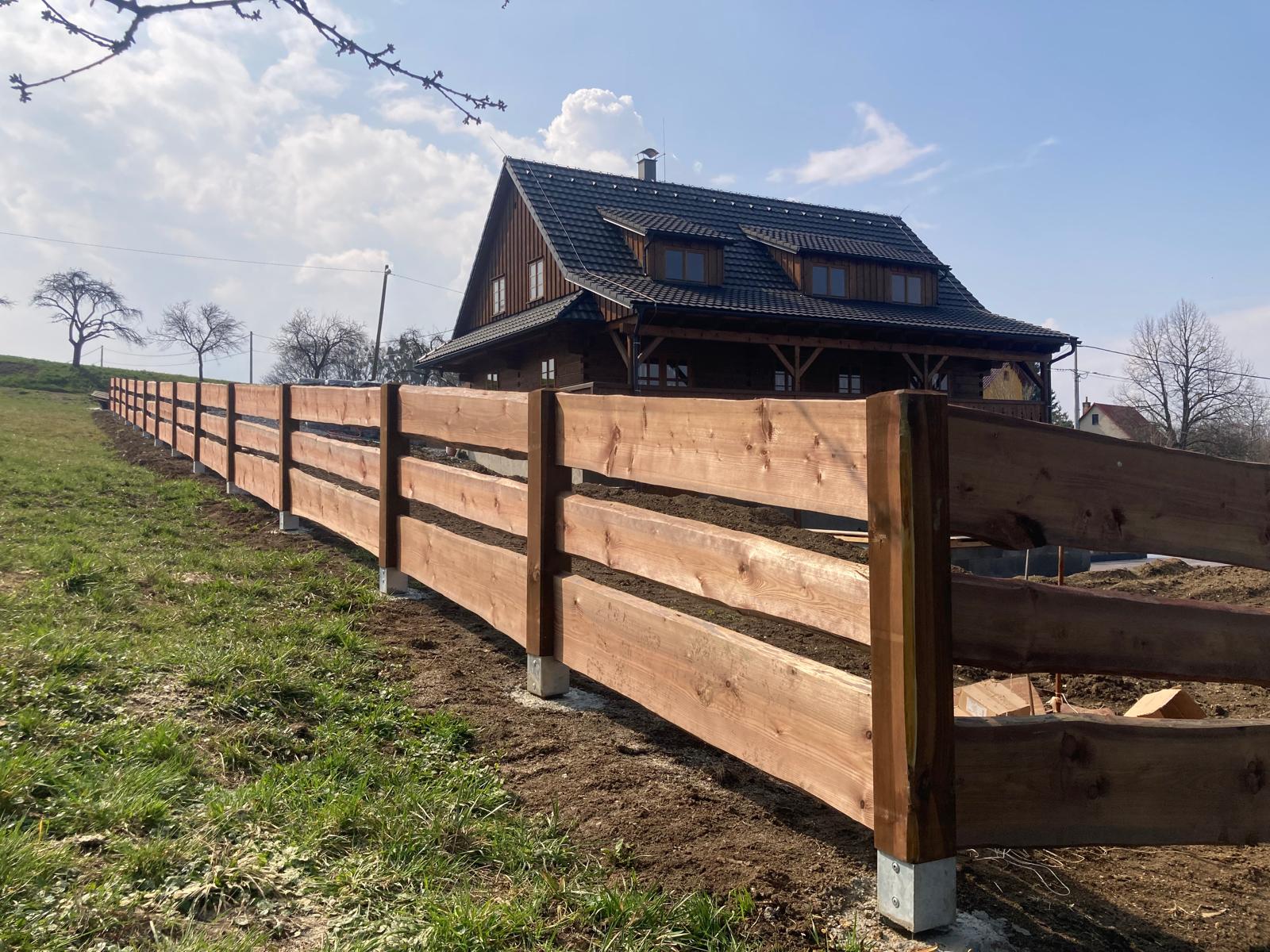 Fošnový plot s betonáží