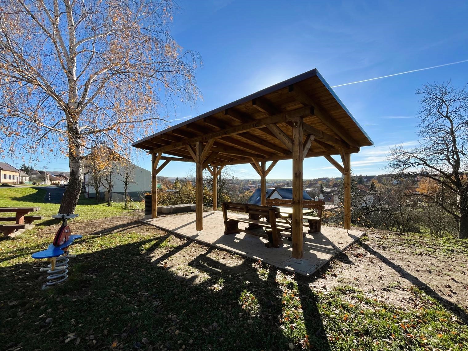 Altán u dětského hřiště