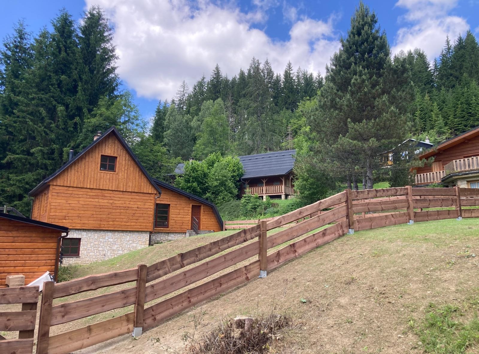 Plot z nesámovaných fošen