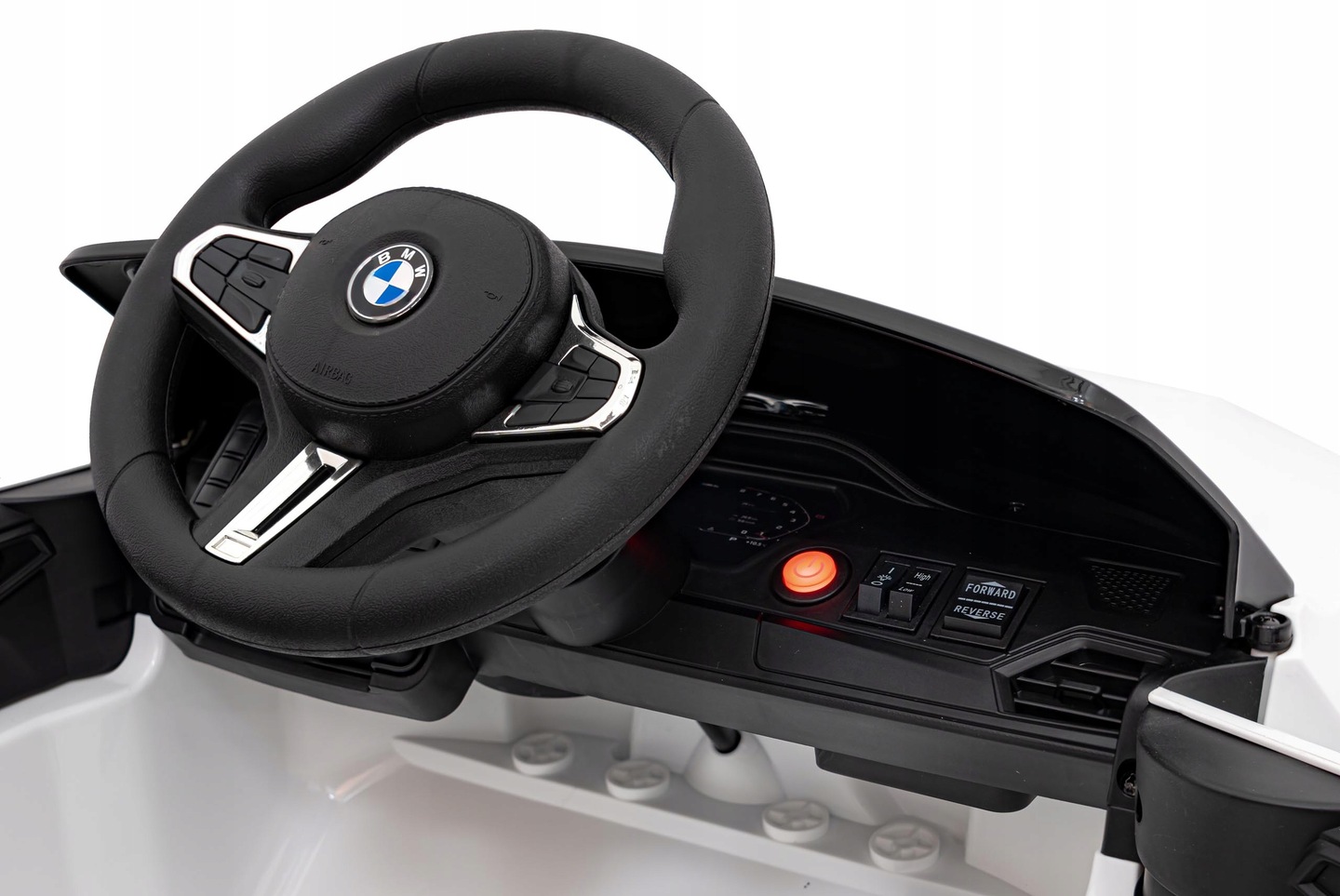 elektricke-auticko-bmw-m4-biele-2x35w-1-miestny-dialkove-ovladanie-bezpecnostne-pasy-audio-led-int