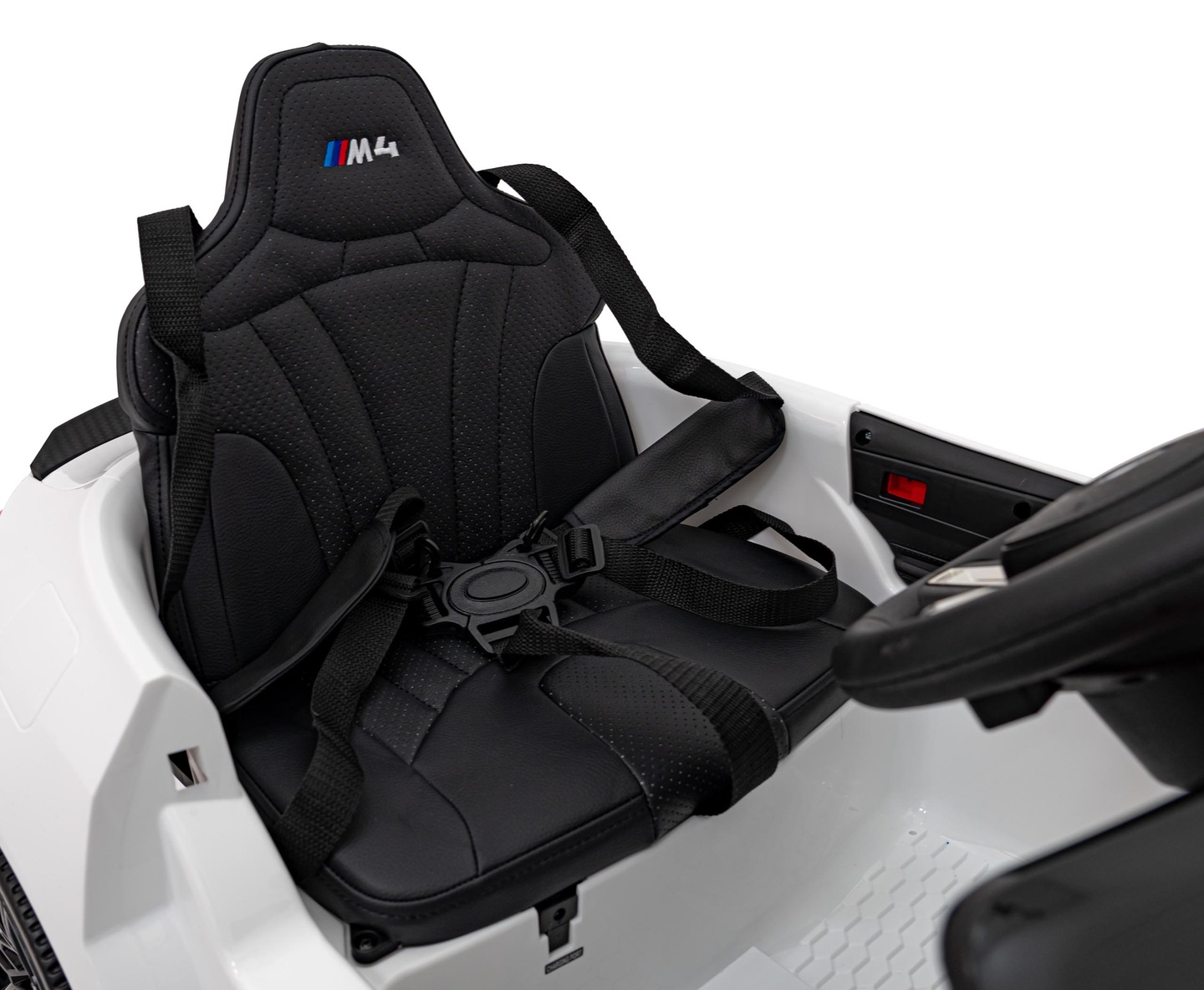 elektricke-auticko-bmw-m4-biele-2x35w-1-miestny-dialkove-ovladanie-bezpecnostne-pasy-audio-led-new