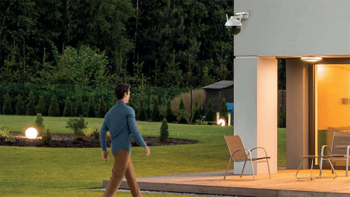 bezdrotova-wifi-kamera-ezviz-2mpx-c8t-fullhd-64gb-top