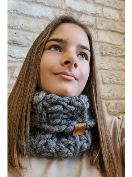 rucne hackovany nakrcnik Freel (12)