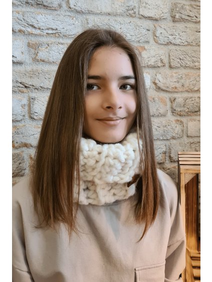 rucne hackovany nakrcnik Freel (9)
