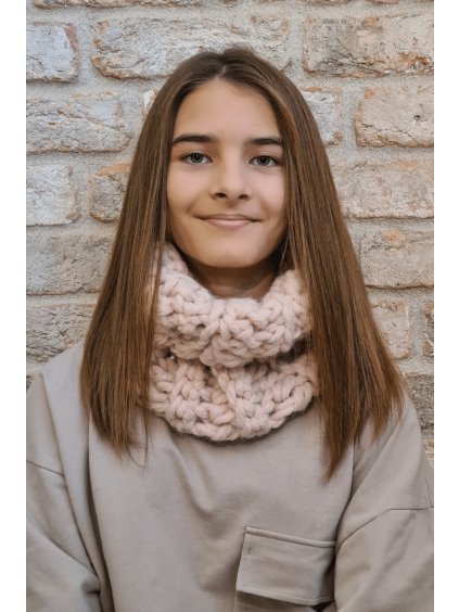 Háčkovaný nákrčník Blush Freel (2)