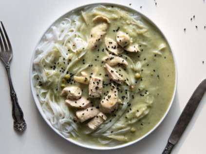Green Curry s kuracím mäsom a rezancami